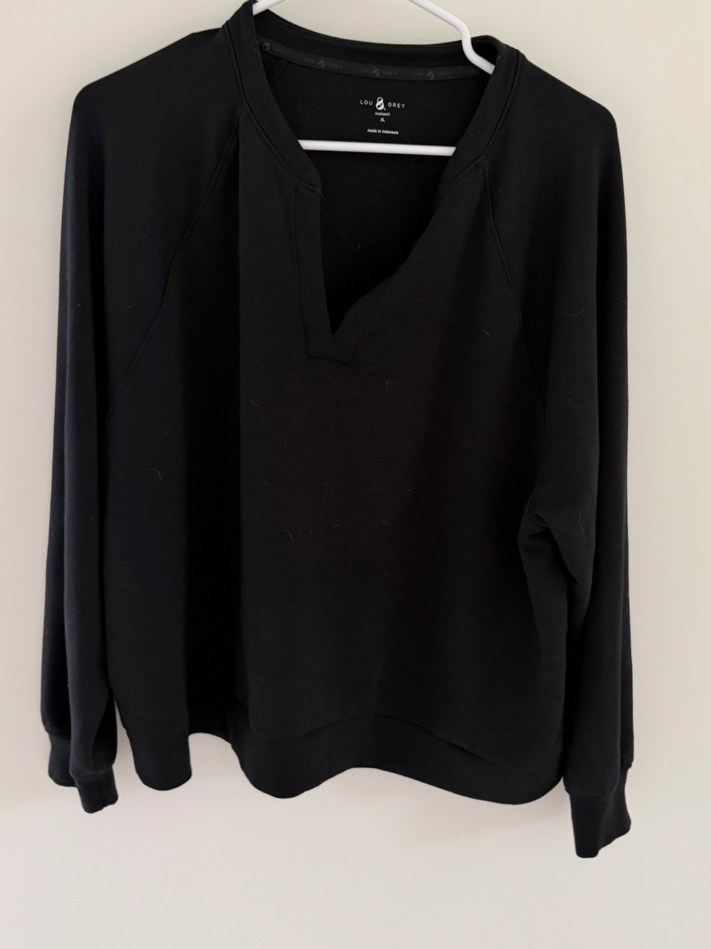 Lou & Grey Black Scubasoft Women's V-Neck Activewear Pullover